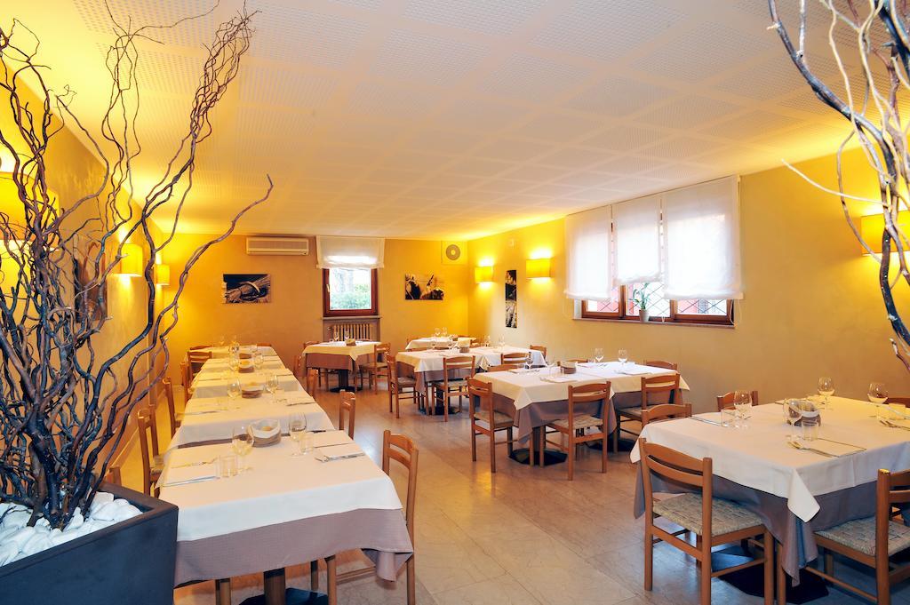 Albergo Croce D'Oro Dolcè 外观 照片
