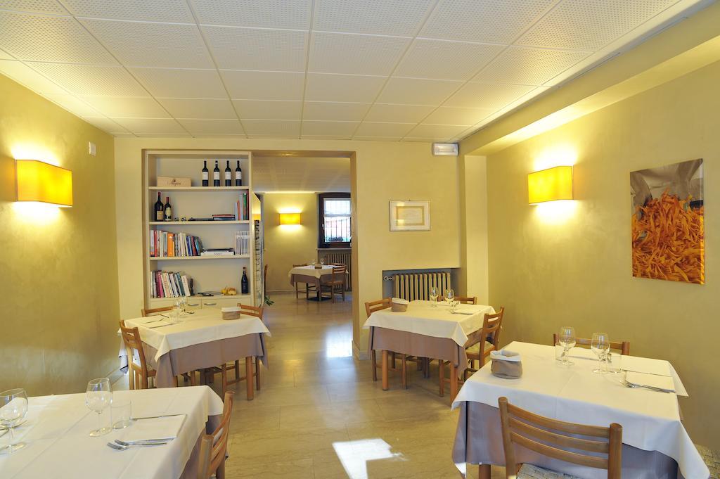 Albergo Croce D'Oro Dolcè 外观 照片