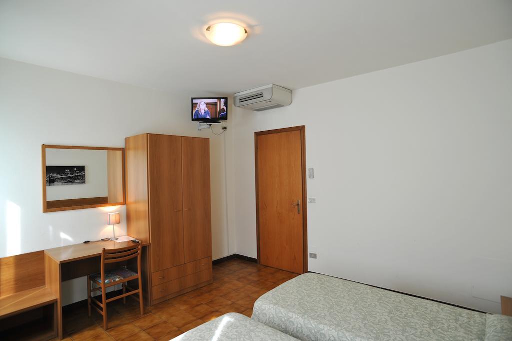 Albergo Croce D'Oro Dolcè 外观 照片